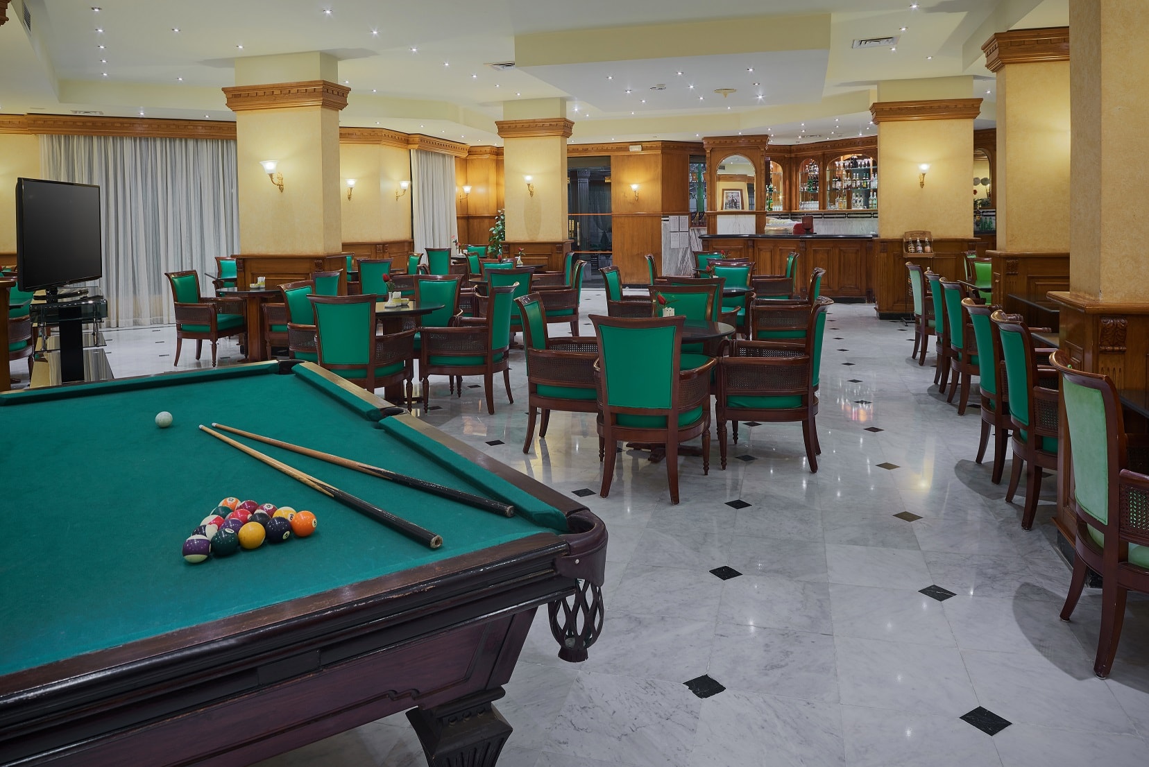Bar & Lounge dining at Sea Star Beau Rivage Hotel
